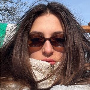 Meet your Posher, Alexandra